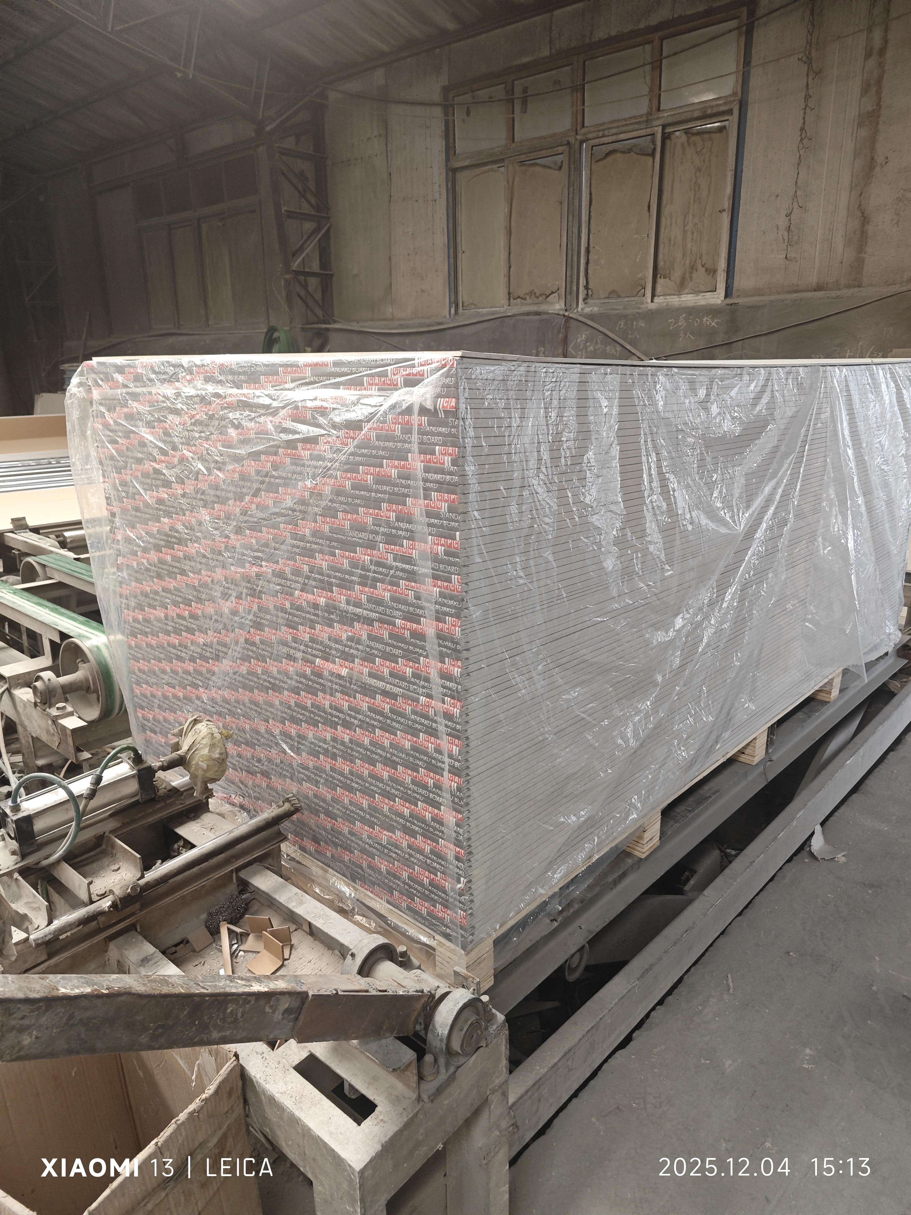 Standard plasterboard production and palletized sheets